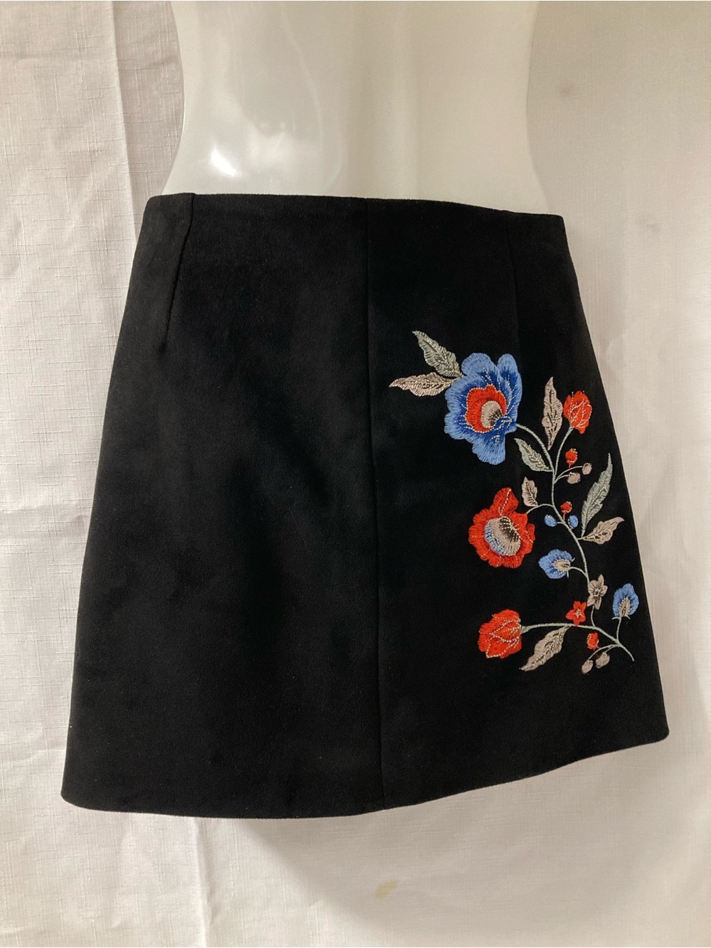 Forever 21 Black Faux Suede Embroidered Floral Mini Skirt Small